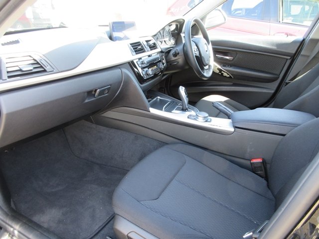 17 318i(109)black-03