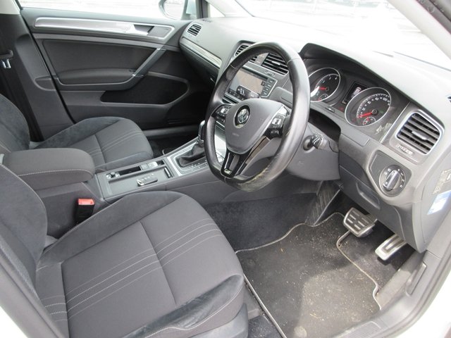 17 Golf Alltrack(386)white-23