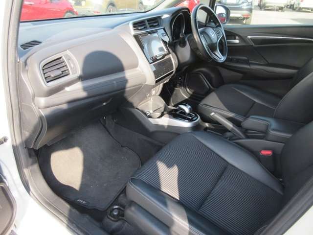 18 Fit HV(273)pearl-03