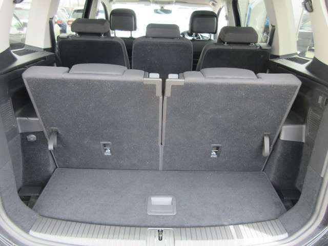 18 Golf Touran(853)black-08