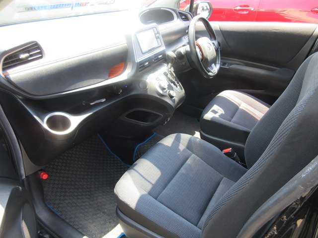 18 SientaHV(303)black-05