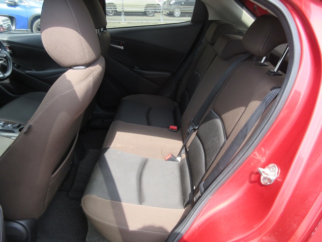 20 Mazda2(584)red-08