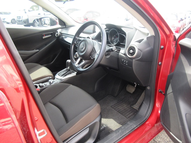 20 Mazda2(584)red-15