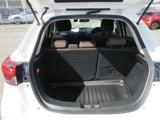 20 Mazda2(342)pearl-08