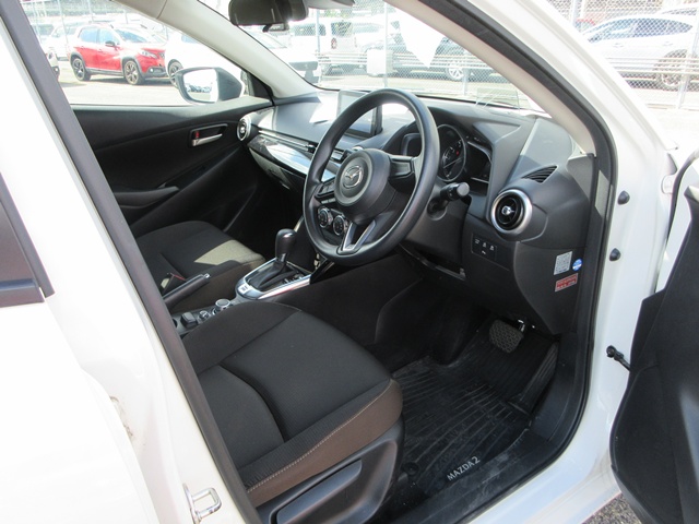 20 Mazda2(342)pearl-15